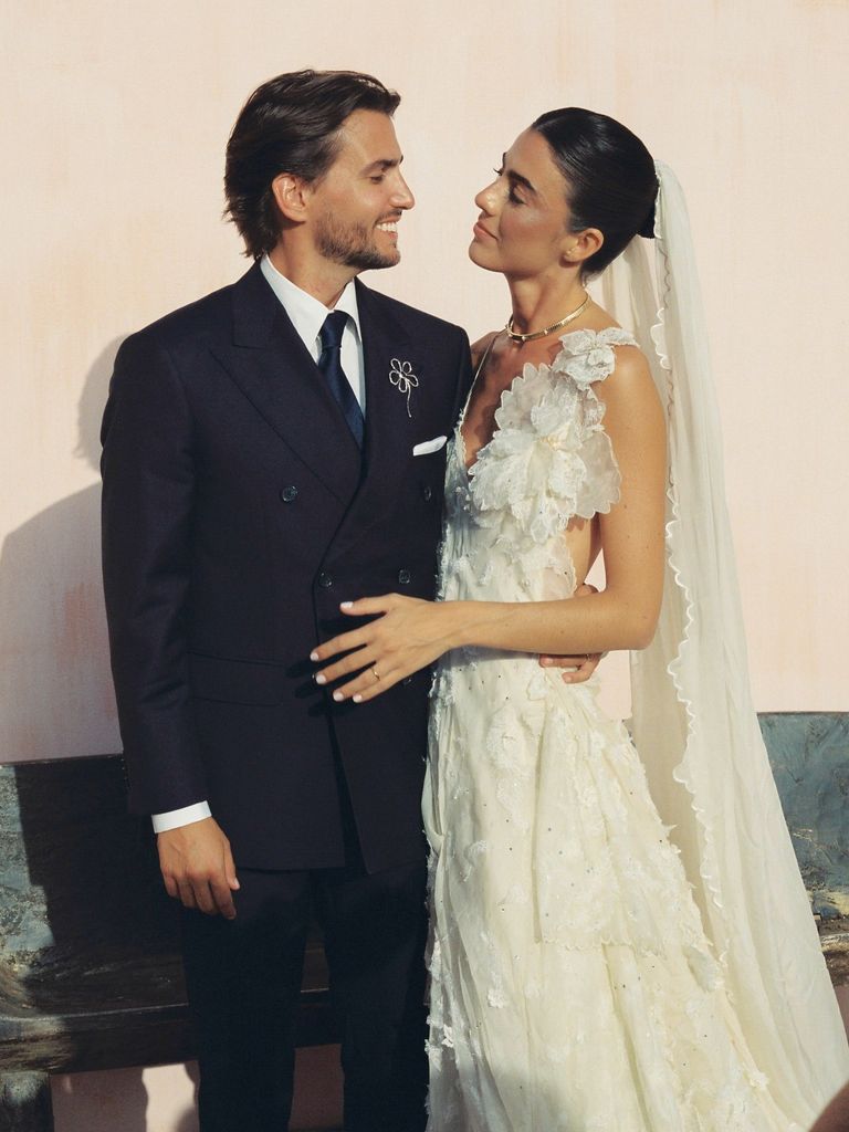 Vicky Montanari lucía impecable el día de su boda.