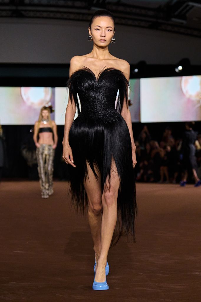 Paris Fashion Week: desfile de Mugler (Primavera/Verano 2027)