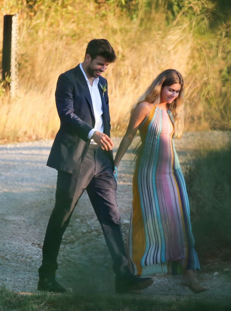 Gerard Piqué y Clara Chía fotografiados mientras asistían a una boda en la Costa Brava en Cataluña, España, el 20 de agosto de 2022