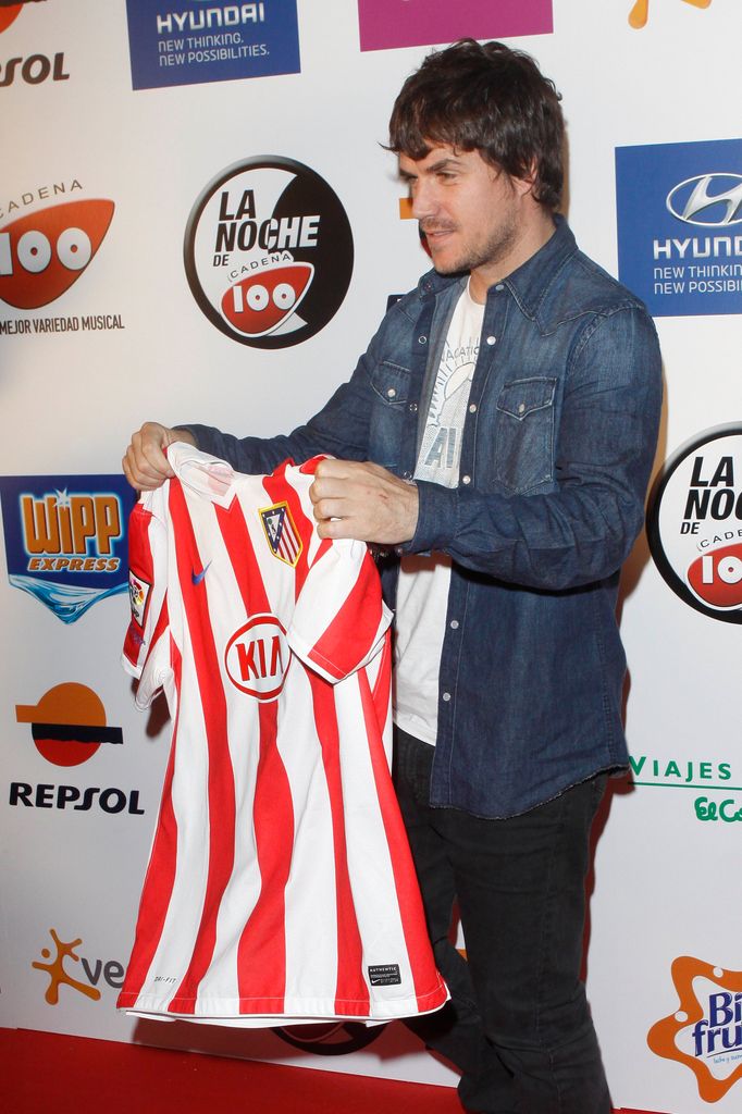 Dani Martín portando una camiseta del Atlético de Madrid en una imagen de archivo