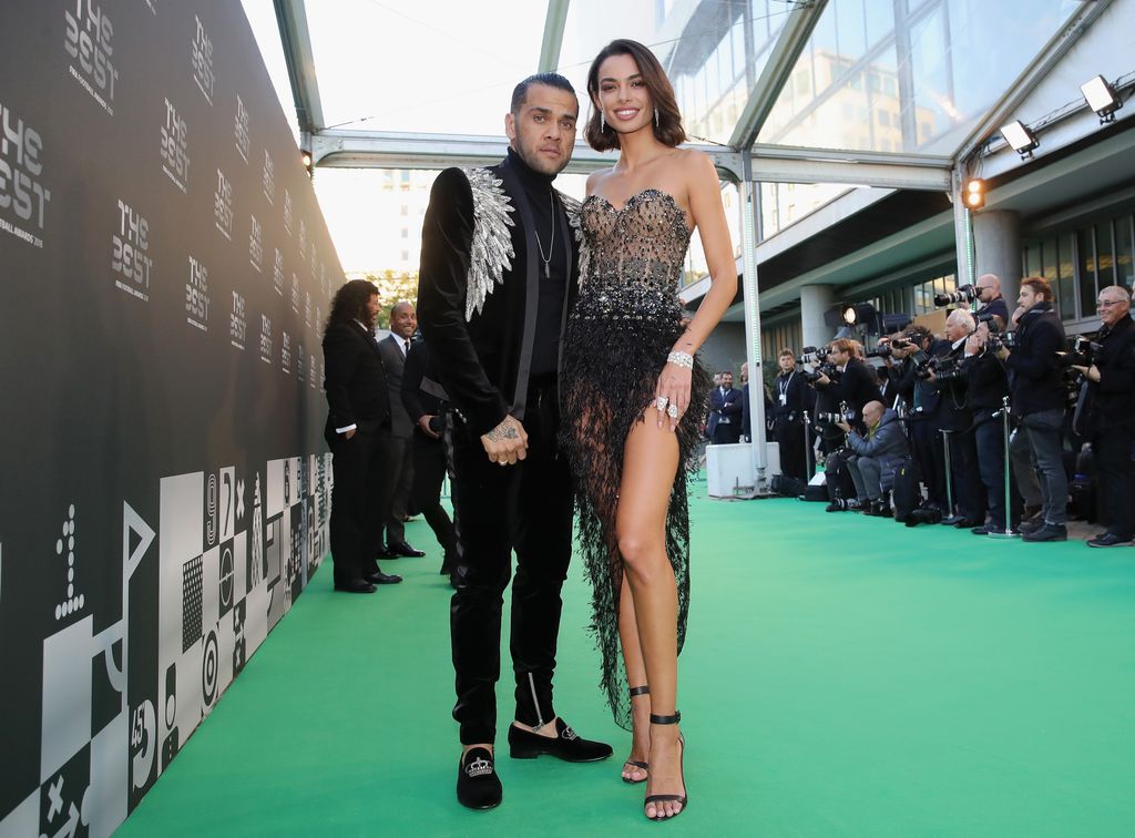 Dani Alves con su esposa Joana Sanz en un evento en Londres en 2018.