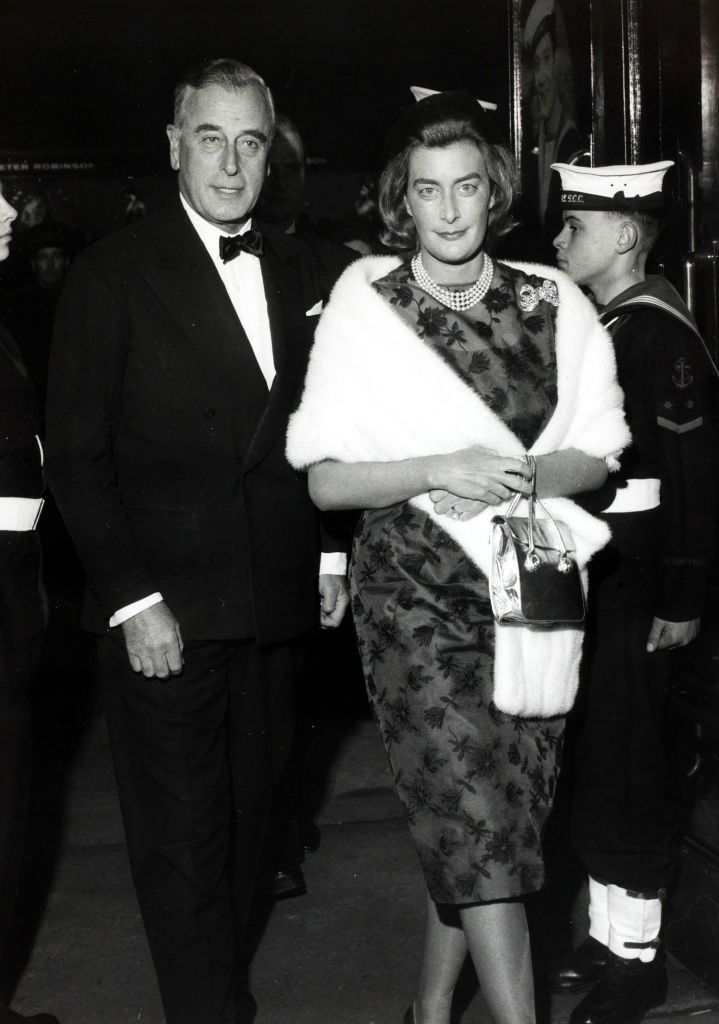 Imagen de archivo de Lord Louis Mountbatten, con su hija Lady Pamela Hicks en Londres