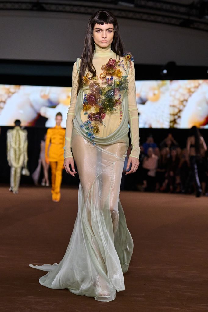 Paris Fashion Week: desfile de Mugler (Primavera/Verano 2027)
