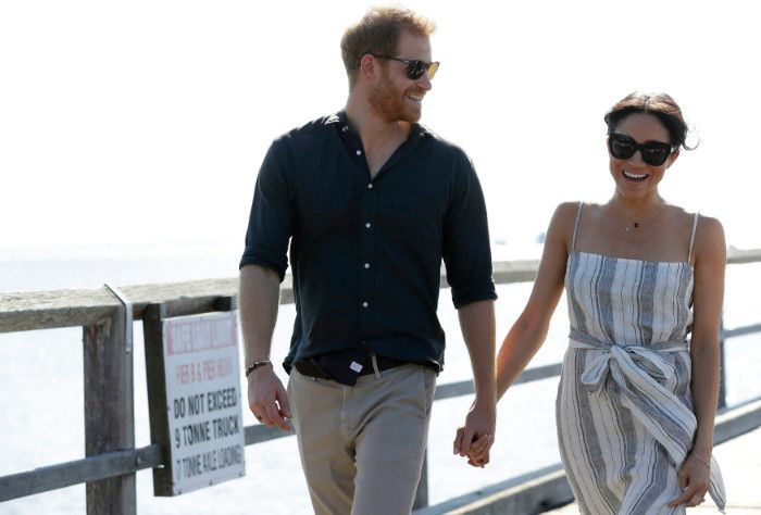 Los duques de Sussex paseando junto al agua