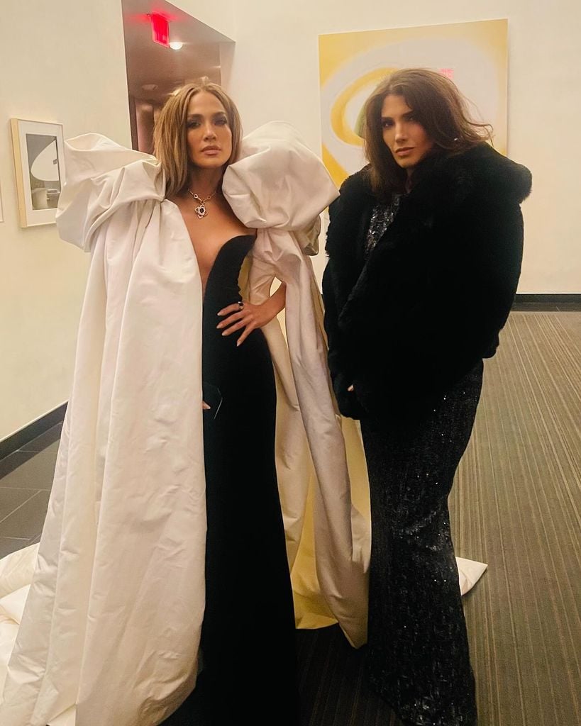 Las hermanas Jennifer y Lynda Lopez brillaron en el estreno de 'Good Night And Good Luck' en Broadway.