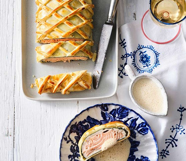 Salmón en hojaldre con salsa ‘beurre blanc'