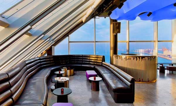 Desde el piso 26, el 'coktail club' Eclipse del hotel W Barcelona se pueden disfrutar de una espectaculares vistas del mar y la ciudad condal.
