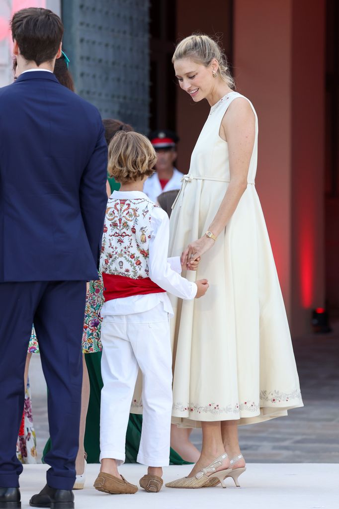 Beatrice Borromeo con vestido blanco.