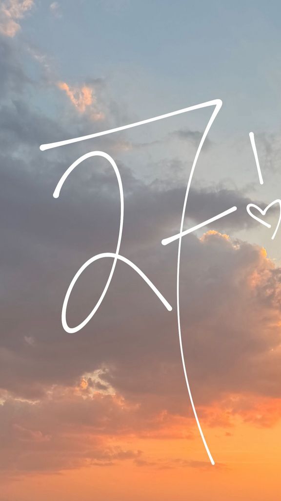 Christian Nodal dio inicio a este nuevo ciclo con una foto del cielo 