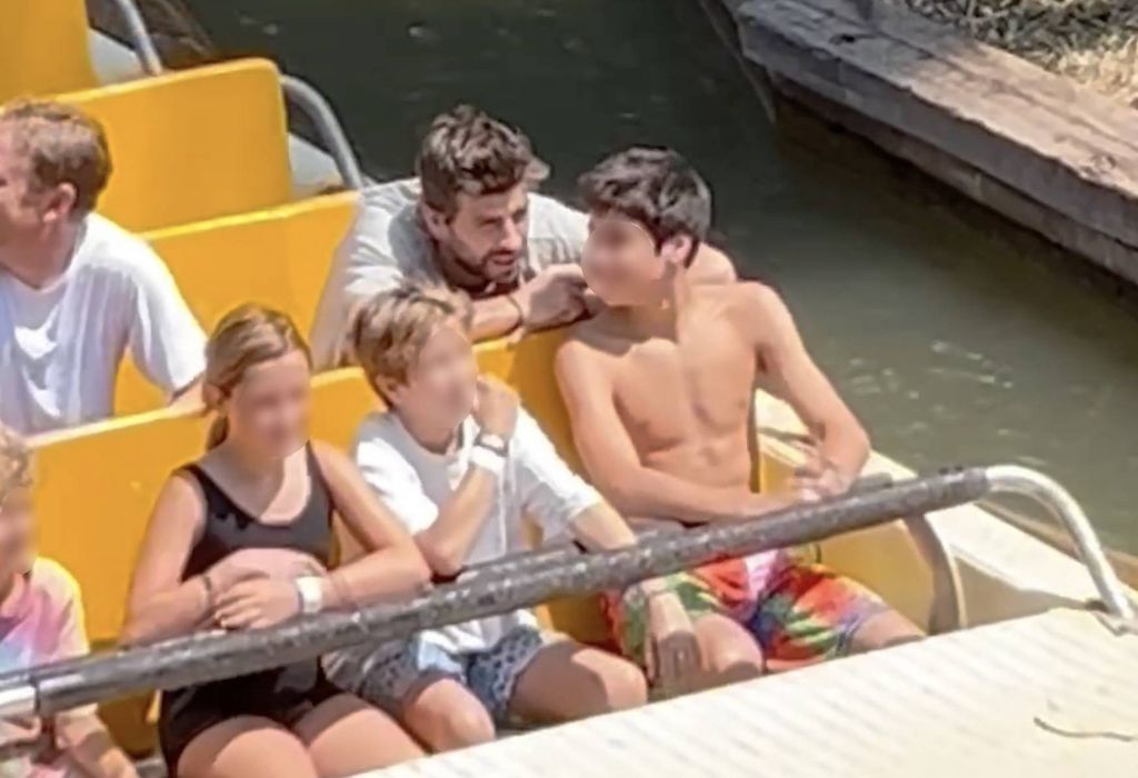 Gerard Piqué y sus hijos en PortAventura World, en Tarragona.