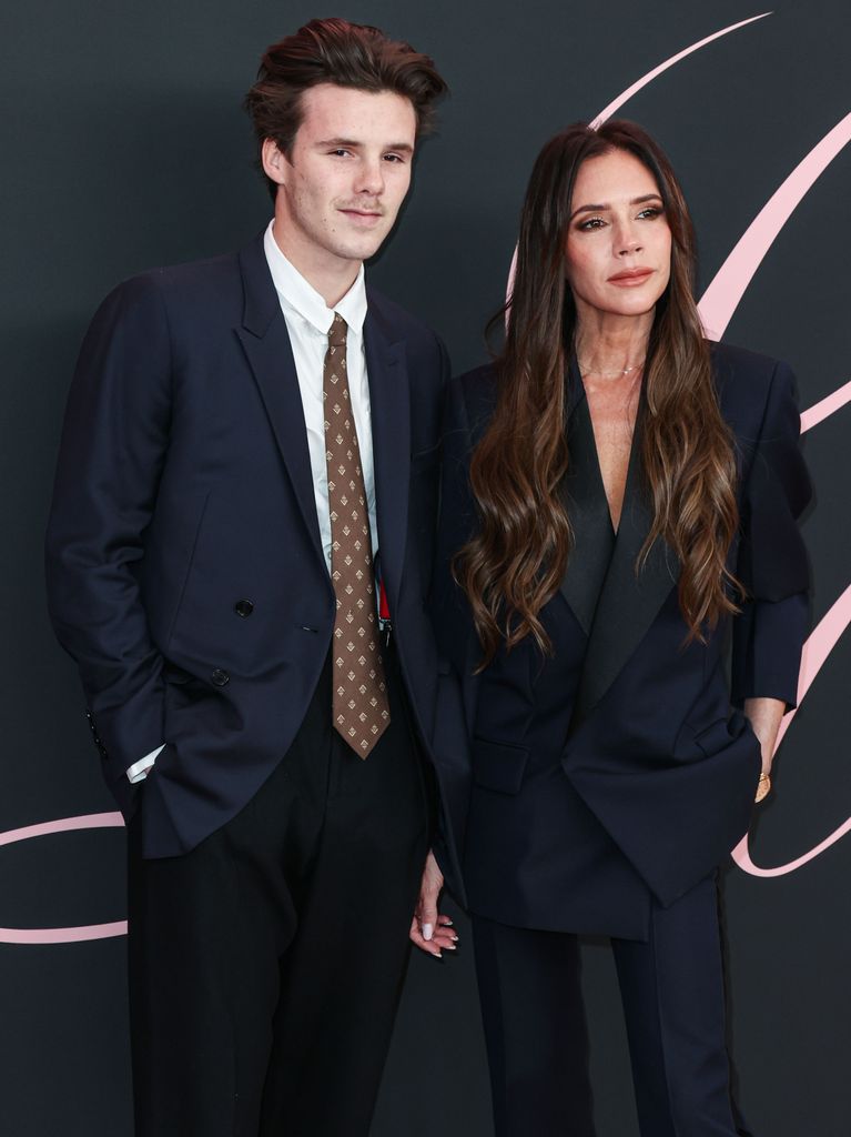 Cruz Beckham reacciona a la versión de su hermano Brooklyn sobre el inapropiado’ baile de su madre, Victoria