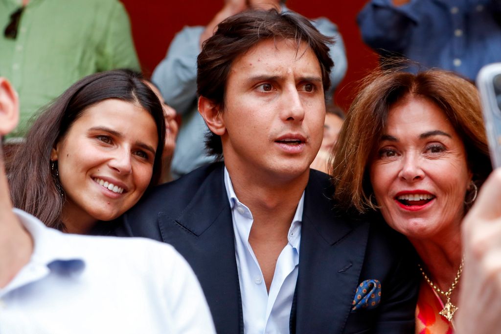 Tana Rivera y Andrés Roca Rey junto a Rocío Terrey, socia de Lourdes Montes