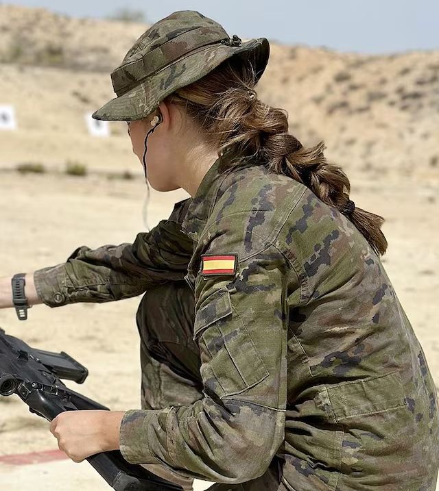 La original trenza de la princesa Leonor en la Academia General Militar de Zaragoza en 2023