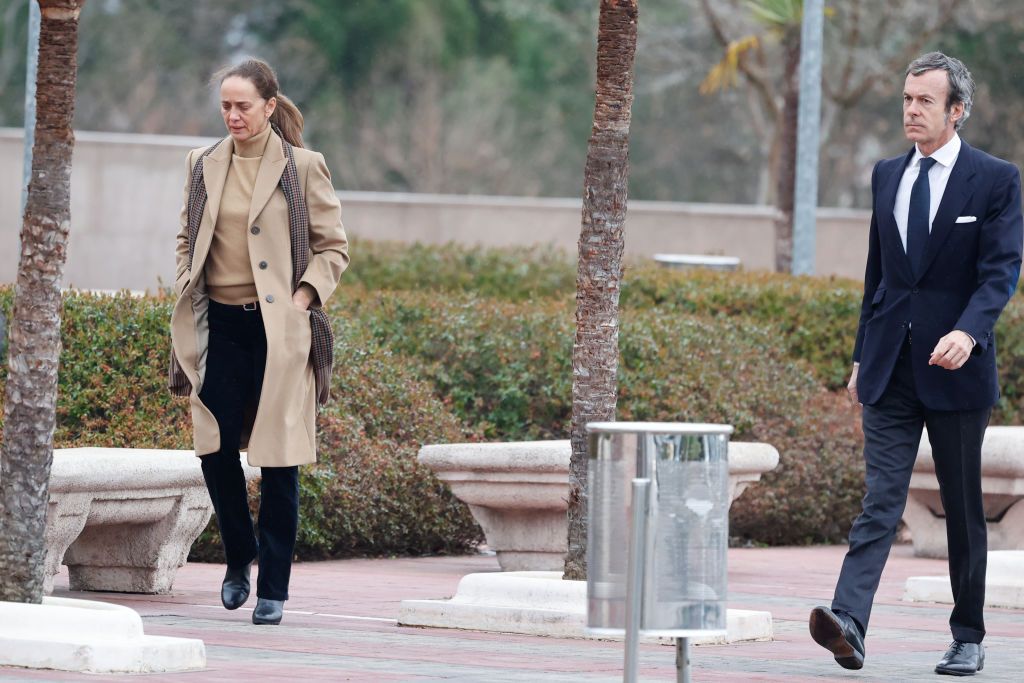 Blanca Suelves y Joaquin Guell en el funeral de Fernando Gomez-Acebo