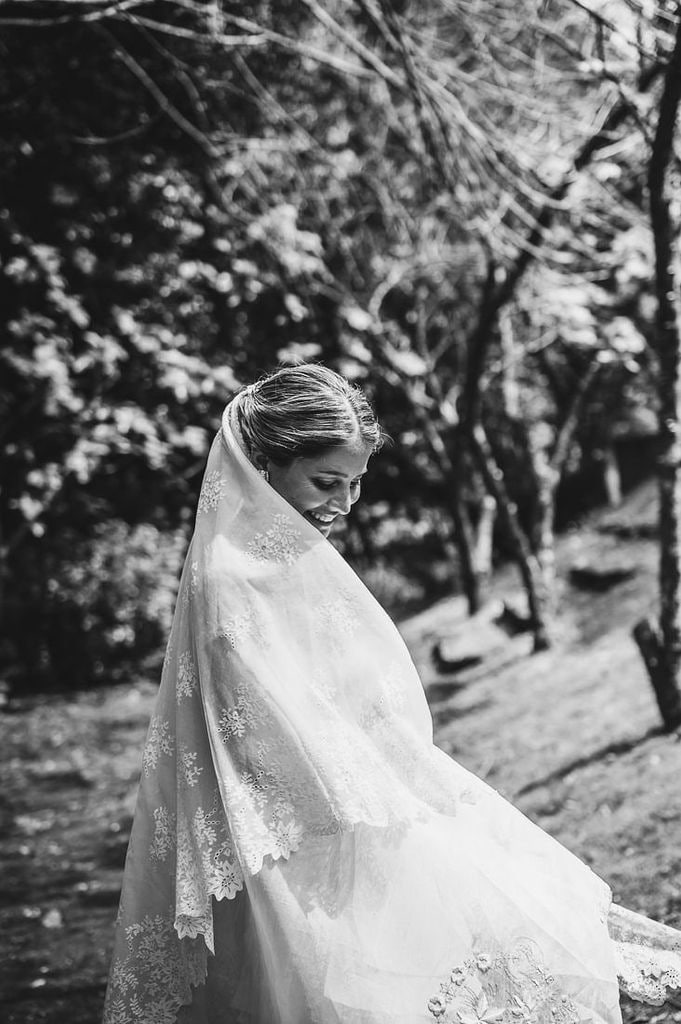 Natalia con vestido de novia de Manuel de Vivar en su boda con Nacho