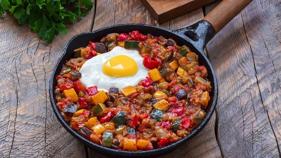 El mejor acompañamiento del pisto es un huevo frito.