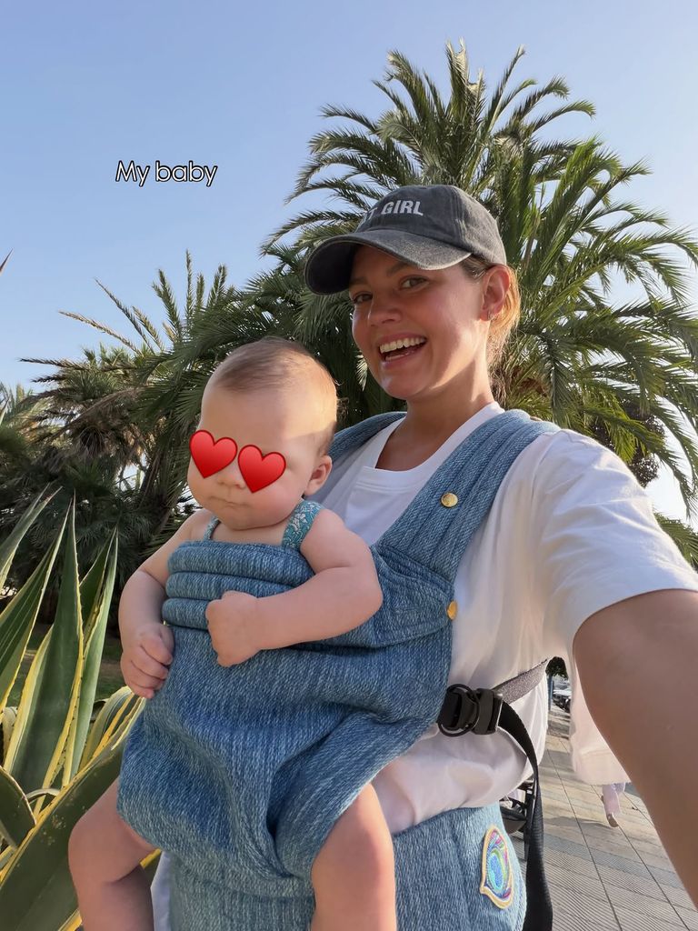 Isabelle Junot, con su pequeña Simona