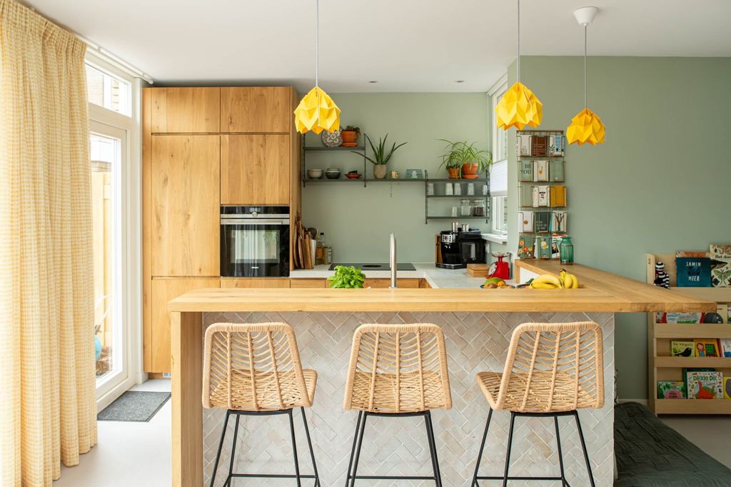 Cocina con encimera de madera