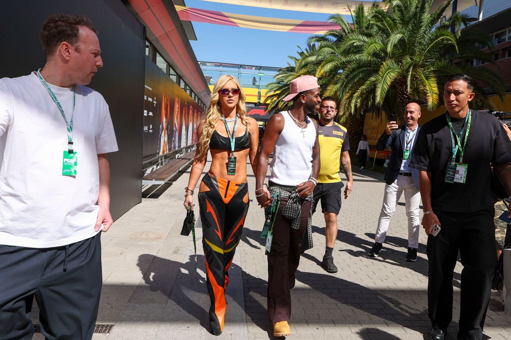 Vinicius Junior llega al Madring con su pareja, Virginia Fonseca