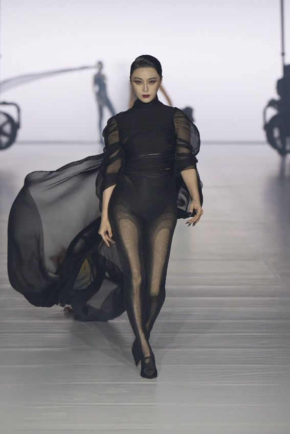 mugler027a