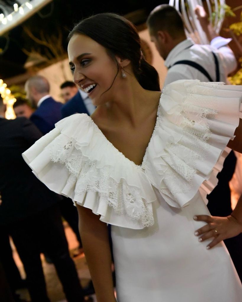 Novias con encajes y retales vintage volante