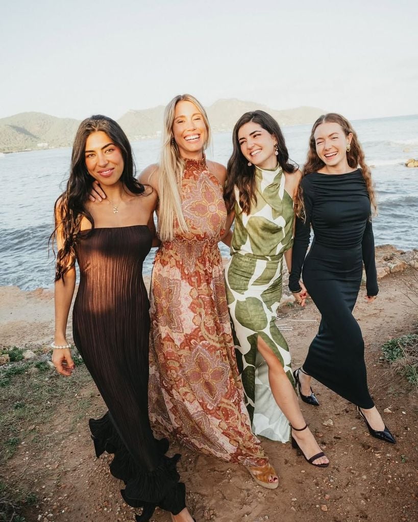 Maribel Nadal con sus primas en la boda de su tío Miguel Ángel Nadal