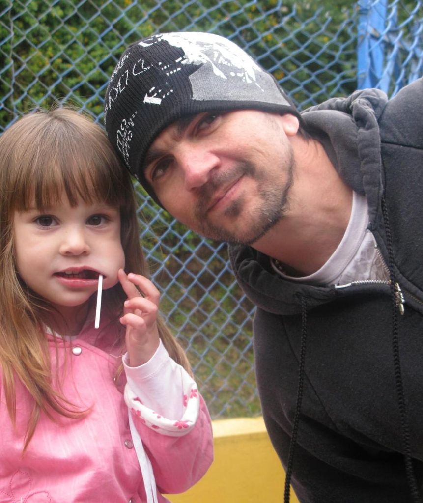 Juanes abrió su álbum de recuerdos familiares para compartir algunos momentos junto a Paloma.