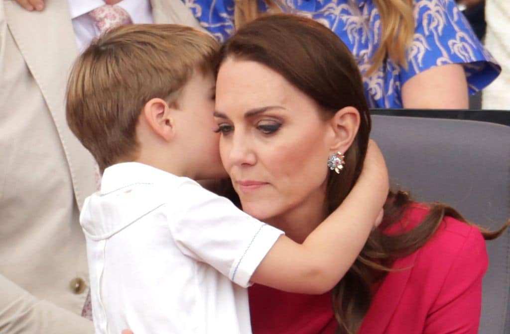 Louis, el menor de los hijos de Kate Middleton, lució en el Jubileo de Platino de 2022 ropa heredada de su hermano mayor, George