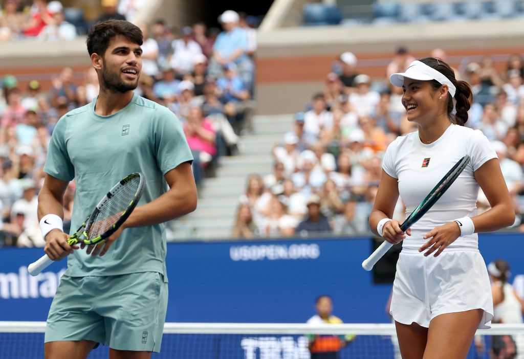 La complicidad y cercanía de Emma Raducanu y Carlos Alcaraz en el US OPEN 2025, el 19 de agosto de 2025
