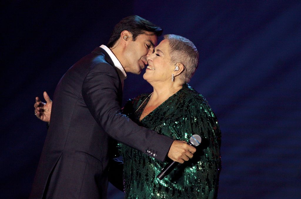 Lupita D'Alessio respaldó a su hijo Ernesto, quien recientemente la defendió en un encuentro con la prensa.