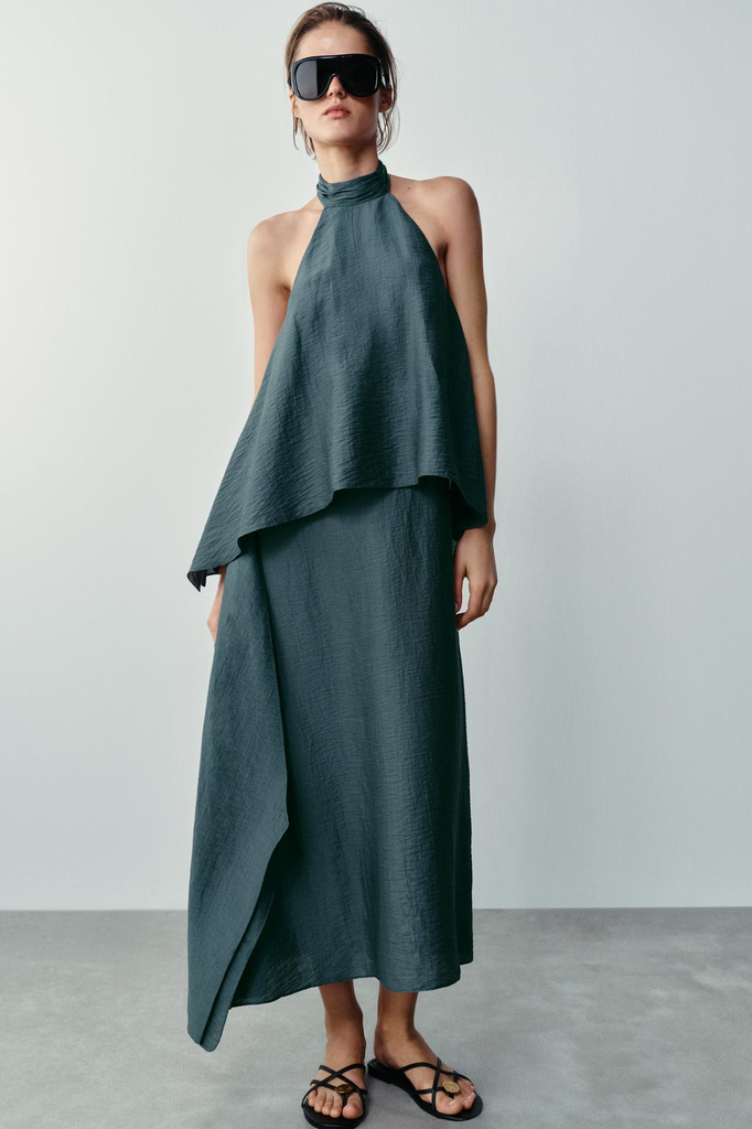 Vestido halter con lino, de Zara