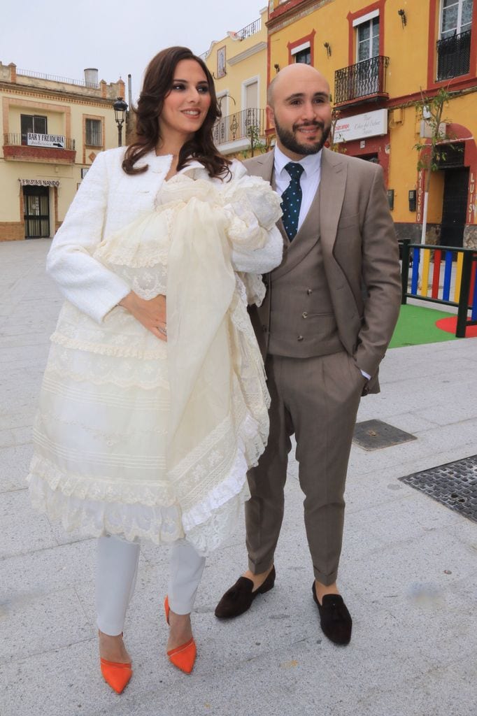 Kiko e Irene durante el bautizo de la pequeña Carlota el 21 de abril de 2018