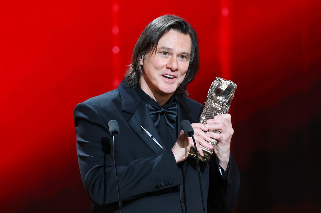 El actor quiso dedicarle el premio Cesar a su novia, Min Ah, quien estaba entre el público
