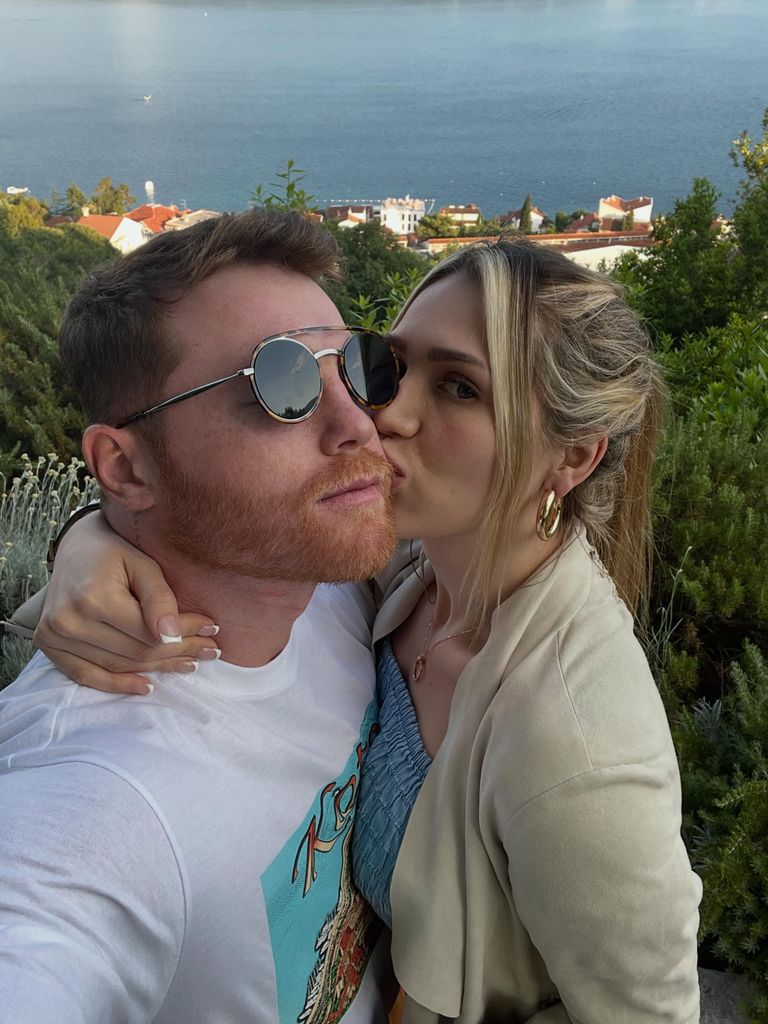 'Canelo' Álvarez compartió esta linda foto junto a Fernanda al celebrar su quinto aniversario de bodas.