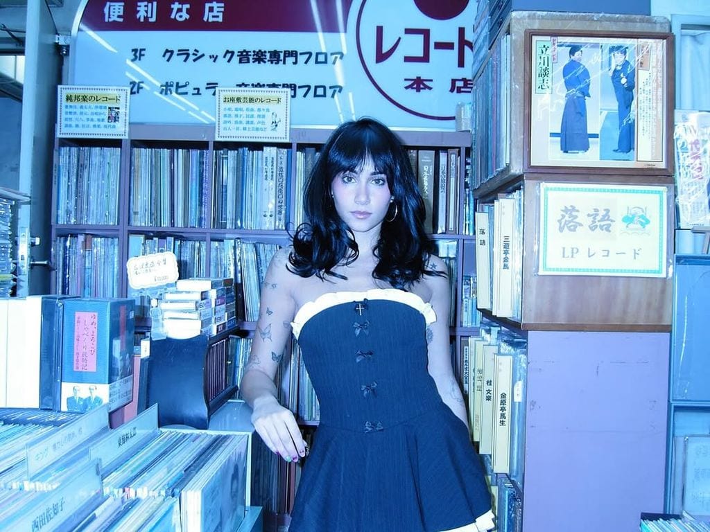 Aitana en Japón con vestido lolita