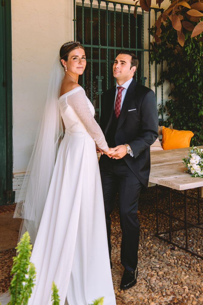 Vestido de novia Marcela Mansergas con escote barco