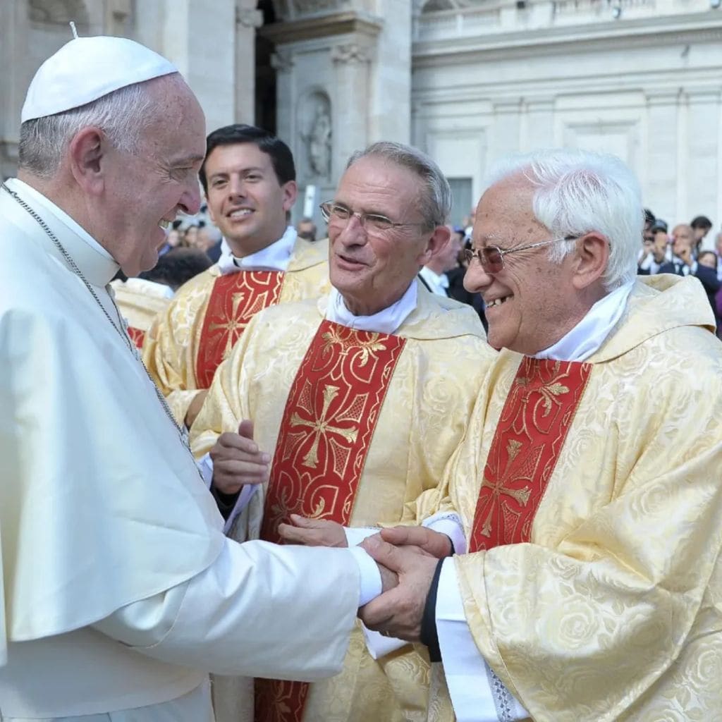 Las anécdotas del padre Ángel con el papa Francisco: del billete de metro al inolvidable plato que le cocinó