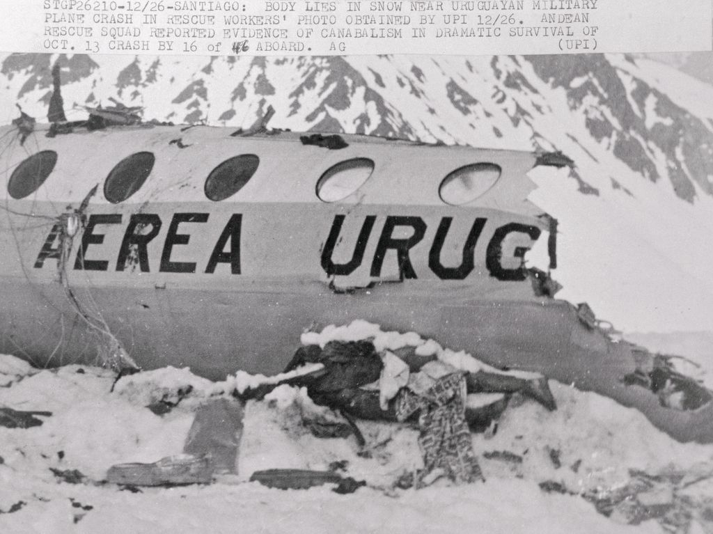 Así quedaron los restos del avión que se estrelló en Los Andes, en 1972, accidente aéreo en el que murieron 29 personas. 