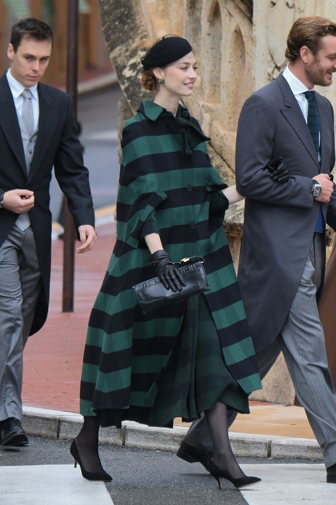 Tocados para invitadas de invierno boina Beatrice Borromeo