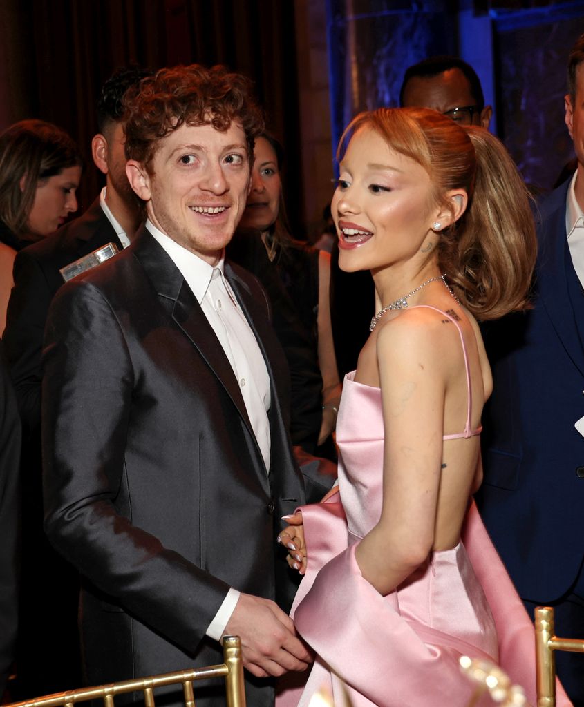 Ethan Slater y Ariana Grande, juntos en 2025