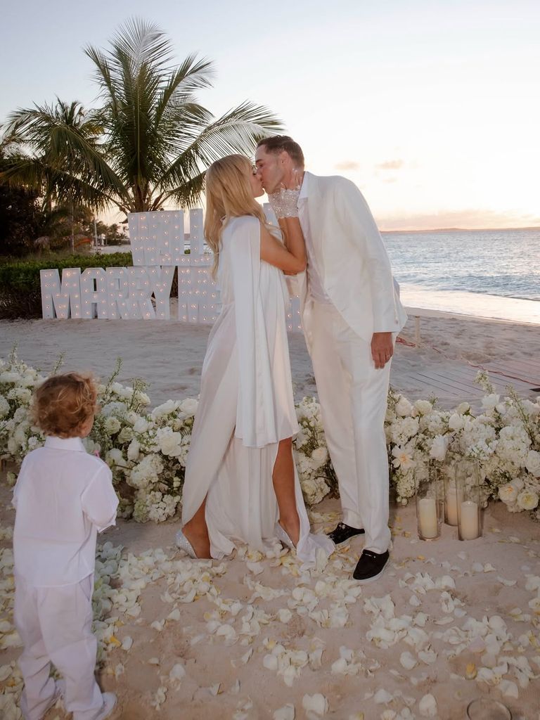 Paris Hilton se casa de nuevo con Carter Reum