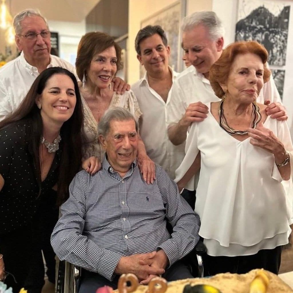 El Nobel de Literatura pasó su último cumpleaños, el 28 de marzo, rodeado de sus hijos y su exesposa, Patricia Llosa