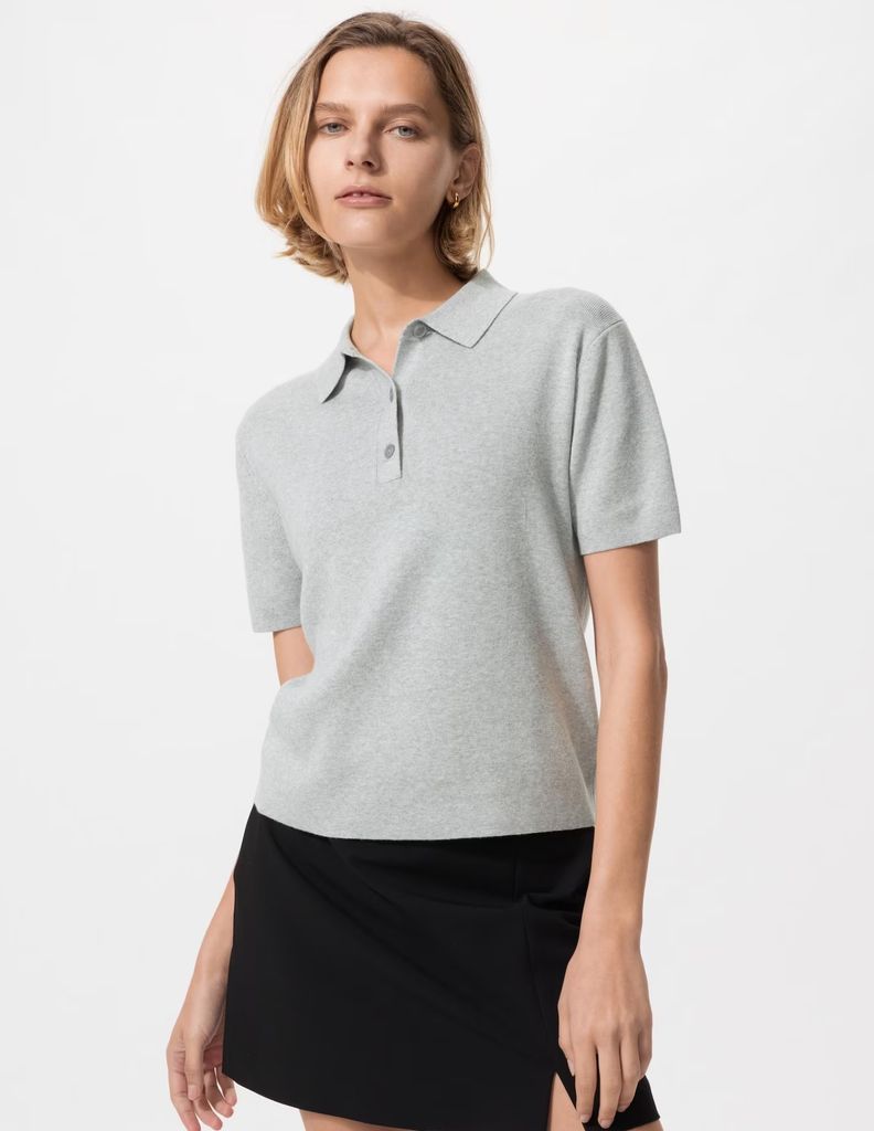 Polo gris de punto de Uniqlo (19,90 euros)