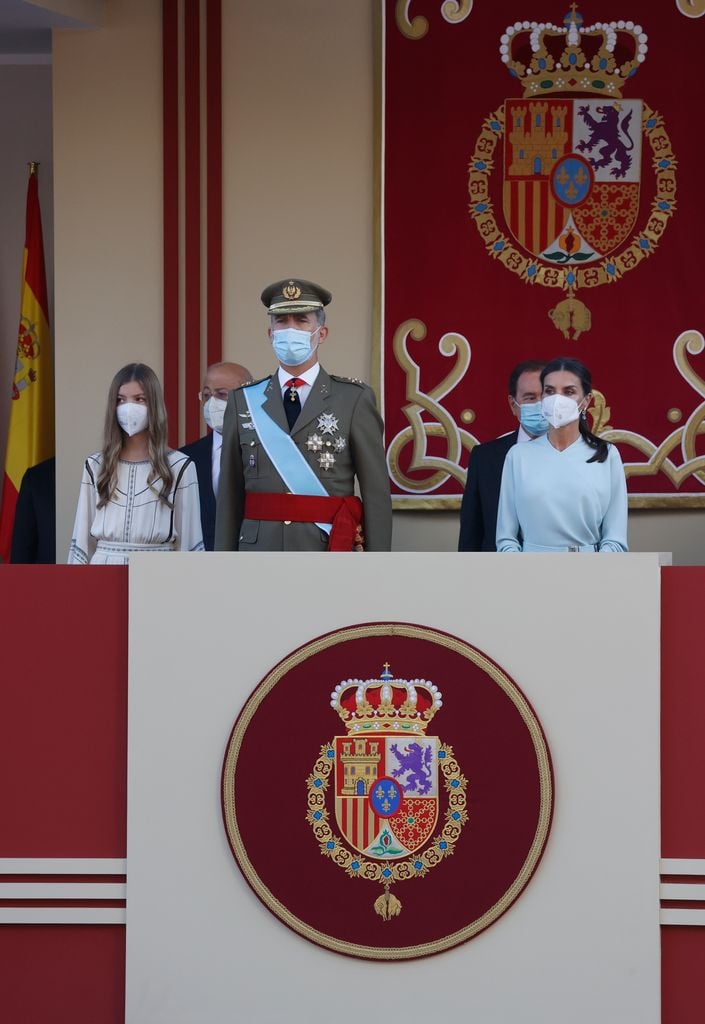 Reyes Felipe y Letizia con la infanta Sofía el 12 de octubre de 2021
