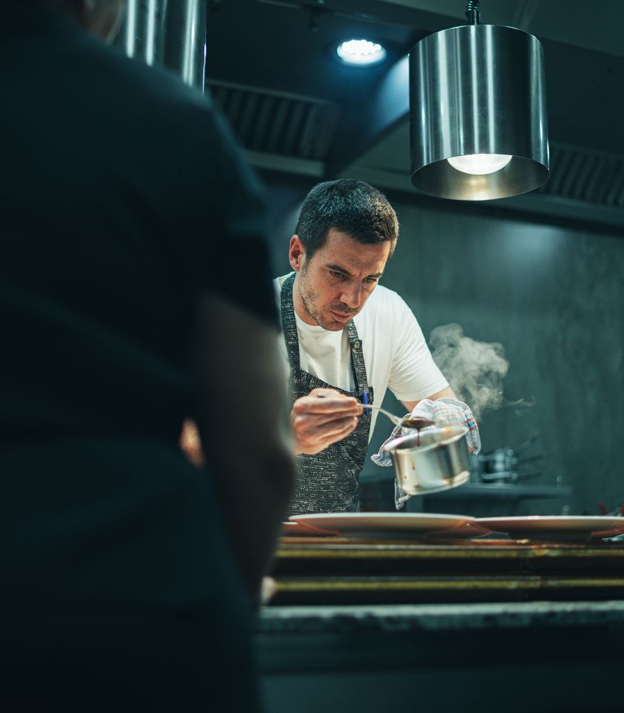Iñigo Peña, chef de Narru, defiende una cocina donostiarra sin florituras, con producto de calidad y la parrilla como protagonista.