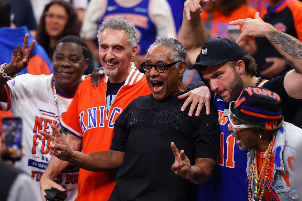 Tracy Morgan, John Turturro, y el director Giancarlo Esposito en el partido cinco de las finales de la NBA