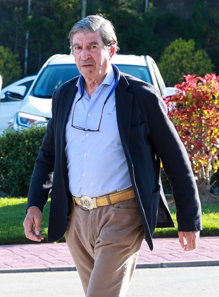 Jose Manuel Diaz Paton en el funeral de la madre de Lydia Lozano