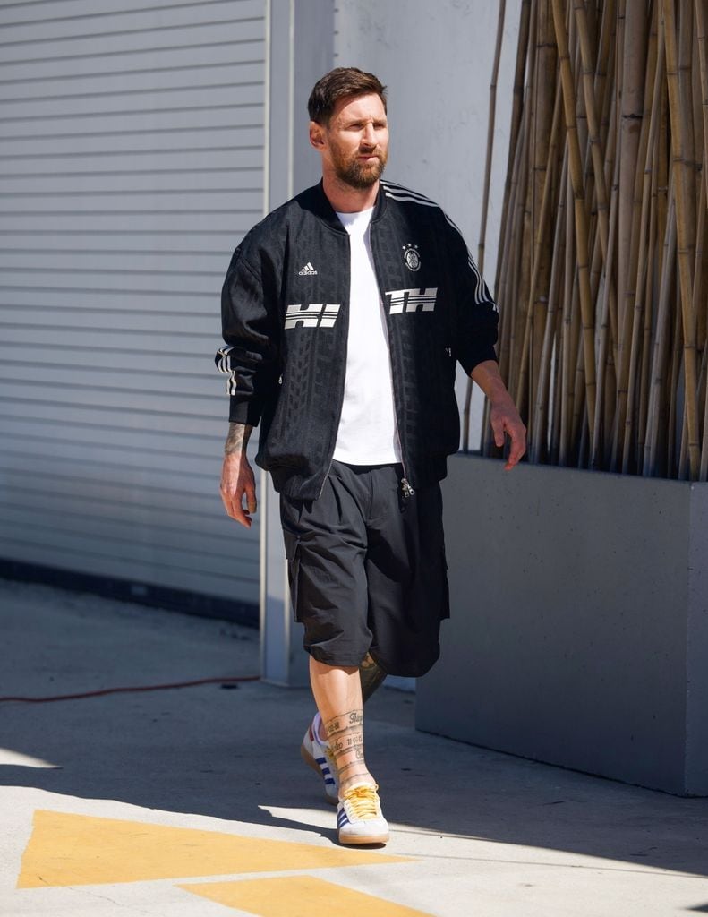 Lionel Messi, embajador de Adidas desde hace años, usó un atuendo negro de la marca.