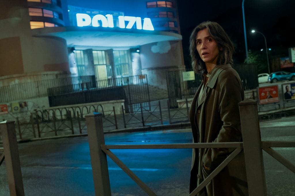 La atmósfera de la ciudad va de la mano de las emociones de la protagonista