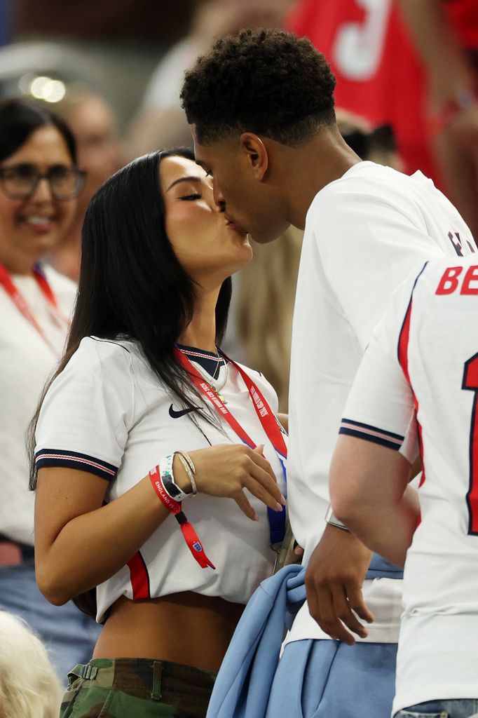 Jude Bellingham y el tierno beso a su novia, Ashlyn Castro, durante el Mundial 2026